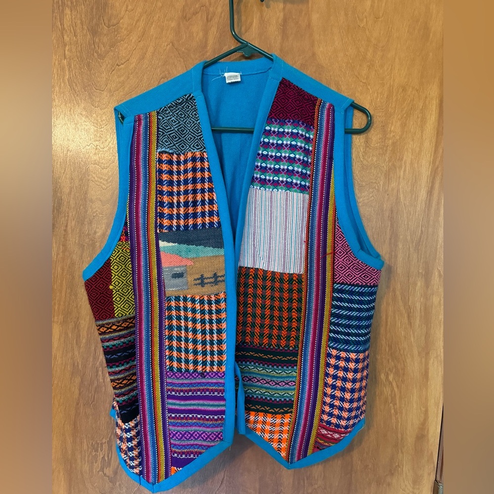 Men’s Hand made wool vest from Ecuador in good condition